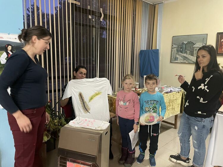 Деца и родители с творческо ателие в дъждовната събота