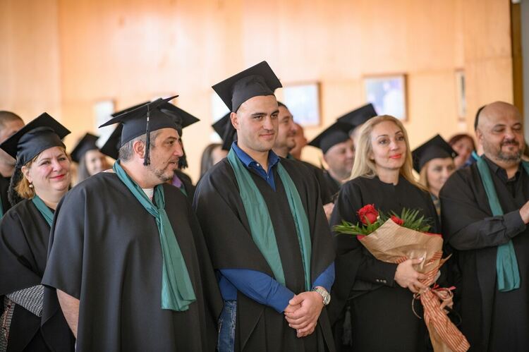 Връчиха дипломите на над сто студенти във  филиала на ВСУ „Черноризец Храбър“ в Смолян