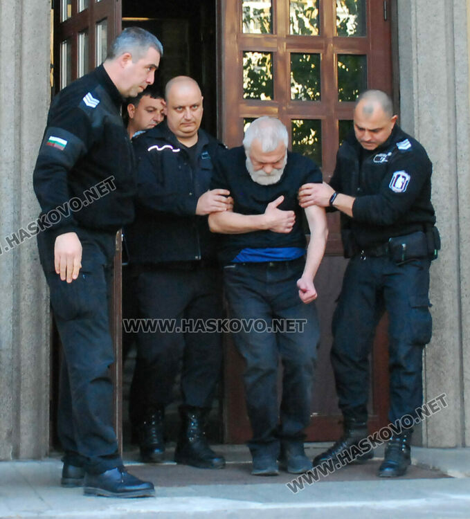 С линейка откараха от съда задържания за убийство турски полковник заради сърдечна криза