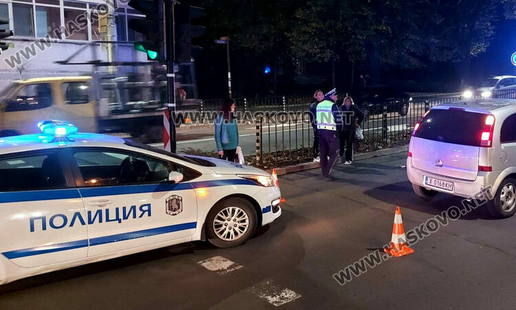 Опел блъсна жена на кръстовището на „Раковски“ и „Дунав“