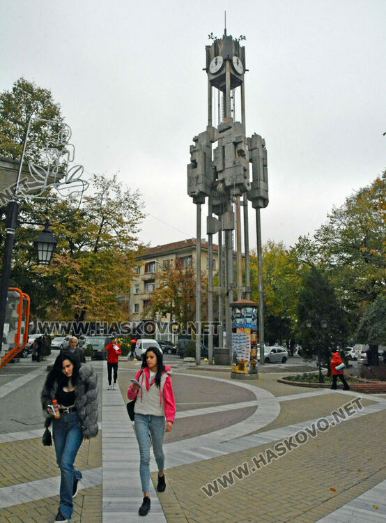 Гонят гълъбите с устройства от часовника до „Аида“ и кучетата до общината в Хасково