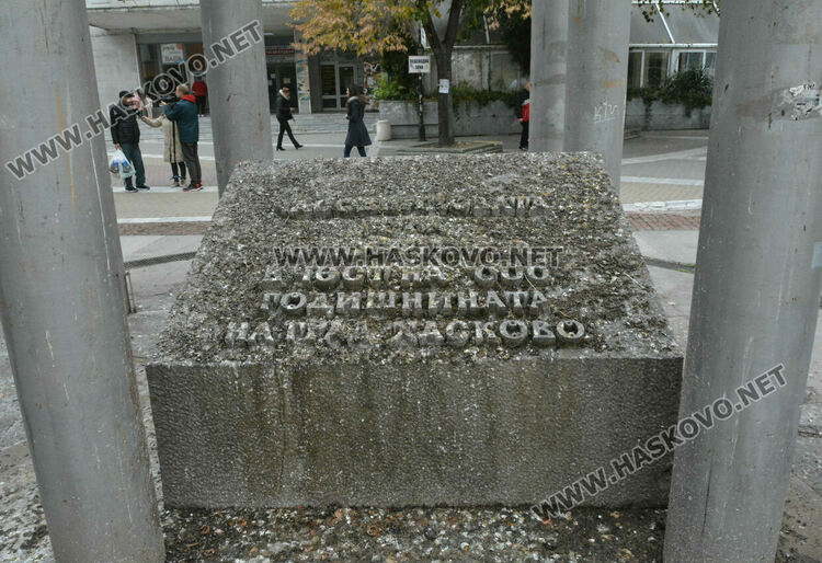 Гонят гълъбите с устройства от часовника до „Аида“ и кучетата до общината в Хасково