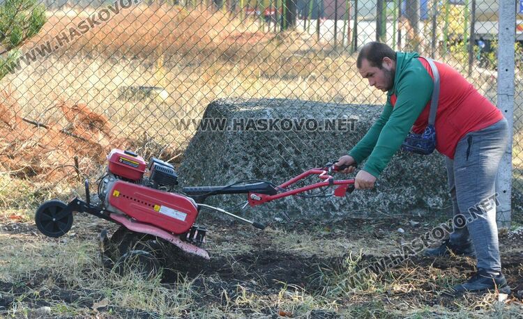 Бивша строителна площадка става училищно опитно поле