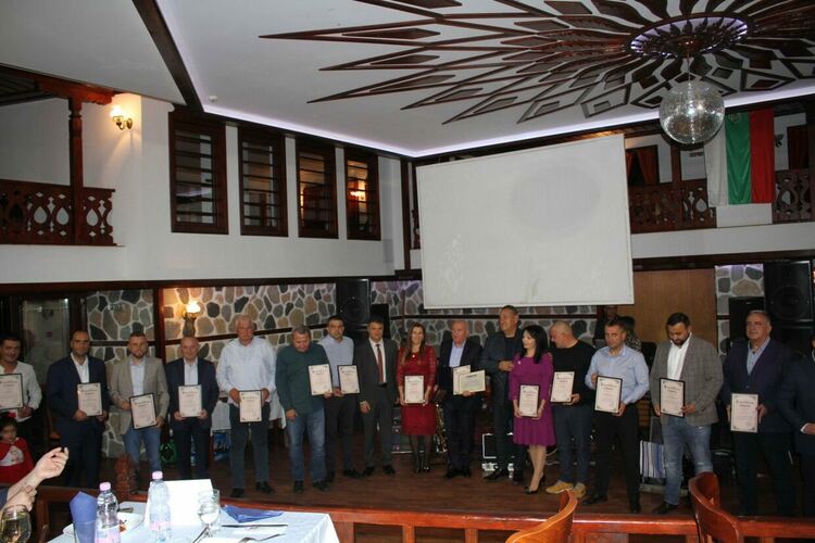 Доайени и прохождащи в строителство с отличия от камарата на строителите, сред наградените и един доцент