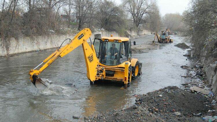 Укрепват коритото и бреговете на река Маниш в пернишкия квартал „Църква“
