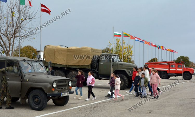 Децата от село Малево с урок по родолюбие на Учебния полигон „Корен“