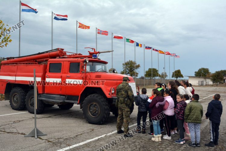 Децата от село Малево с урок по родолюбие на Учебния полигон „Корен“