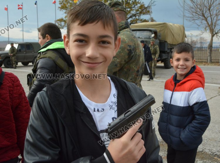 Децата от село Малево с урок по родолюбие на Учебния полигон „Корен“