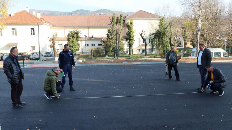 Безплатен паркинг за леки коли в Ардино