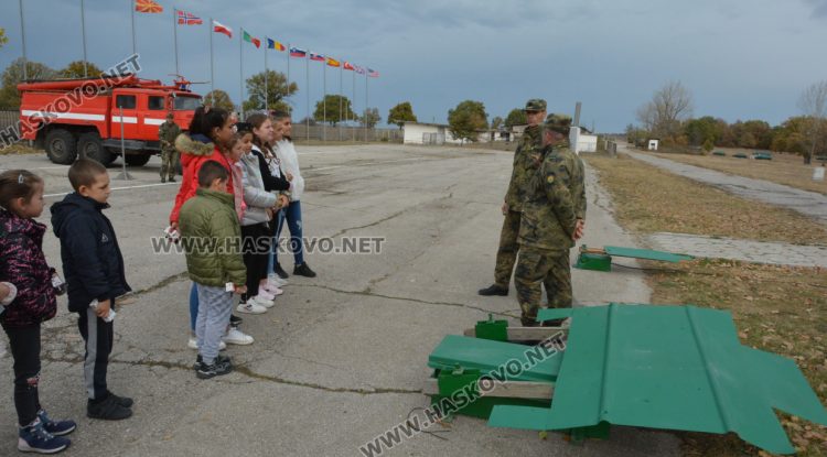 Децата от село Малево с урок по родолюбие на Учебния полигон „Корен“