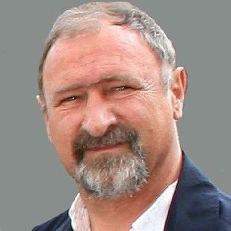 Емблематичният фотограф Сашо Сарандалиев представя " 60 кадъра от политическия живот в Смолянска област"