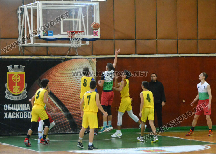 ПМГ с 3 шампионски отбора в ученическото първенство по баскетбол