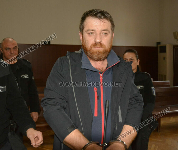 Задържаният със самоделните бойни пистолети знаел, че са газови