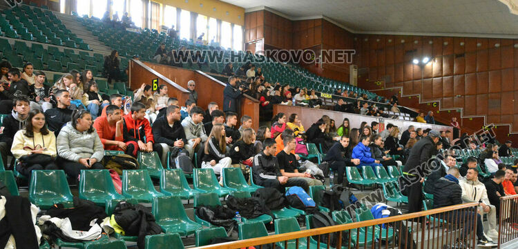 ПМГ с 3 шампионски отбора в ученическото първенство по баскетбол