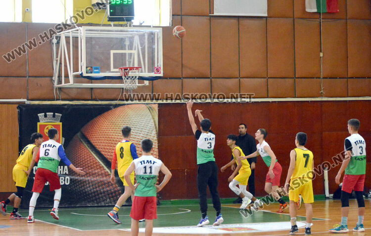 ПМГ с 3 шампионски отбора в ученическото първенство по баскетбол