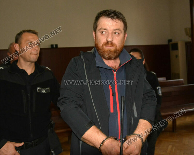 Задържаният със самоделните бойни пистолети знаел, че са газови