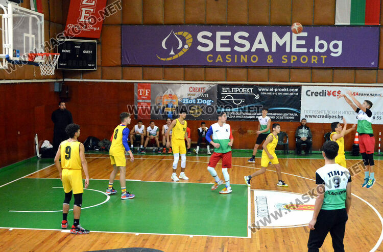 ПМГ с 3 шампионски отбора в ученическото първенство по баскетбол