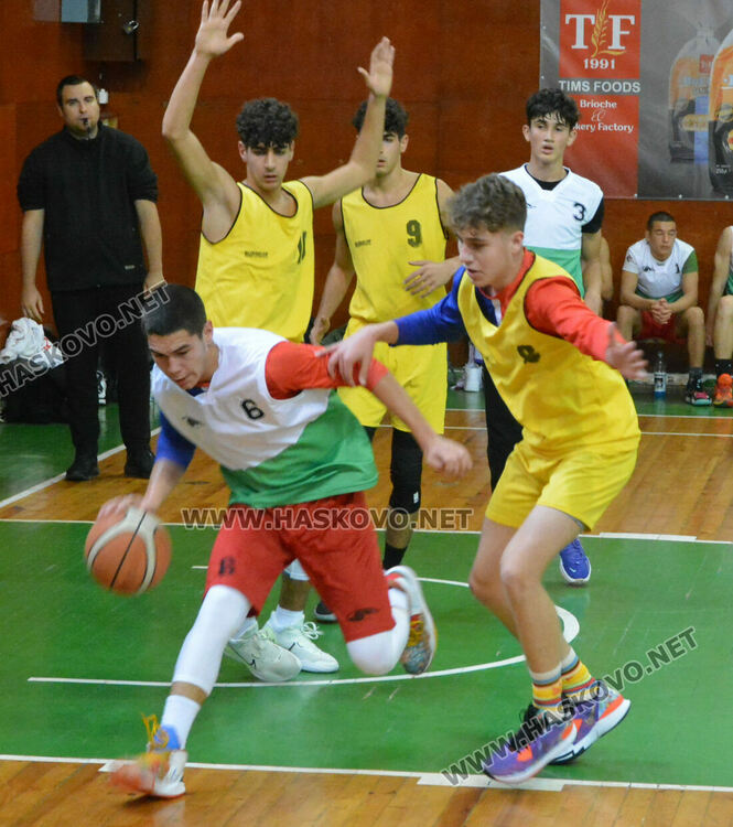 ПМГ с 3 шампионски отбора в ученическото първенство по баскетбол