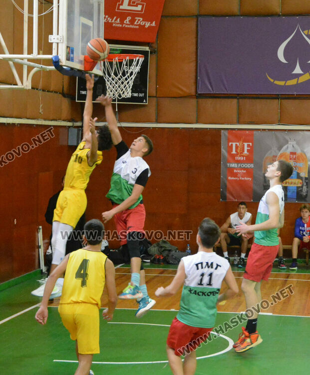 ПМГ с 3 шампионски отбора в ученическото първенство по баскетбол