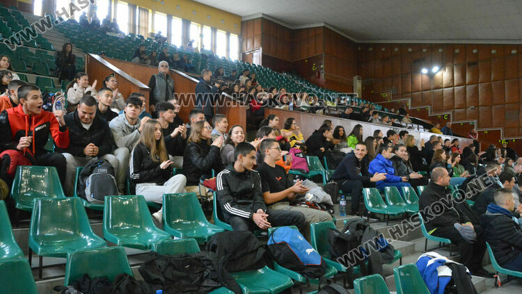 ПМГ с 3 шампионски отбора в ученическото първенство по баскетбол