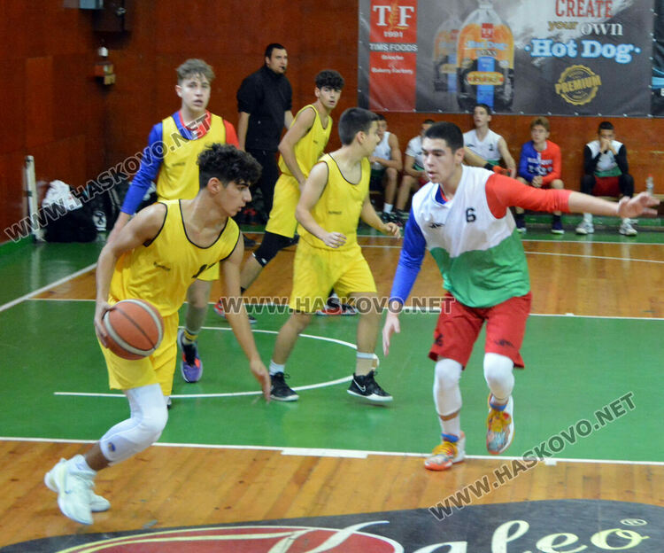 ПМГ с 3 шампионски отбора в ученическото първенство по баскетбол