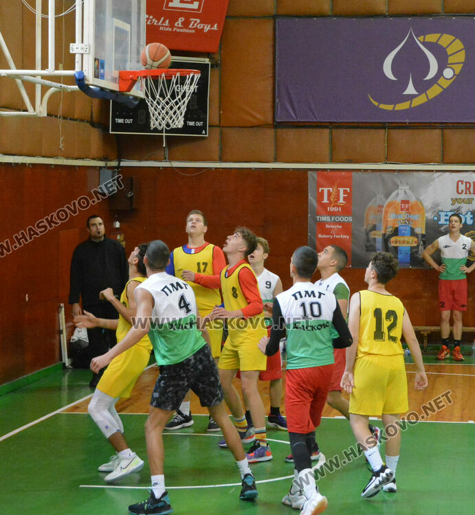 ПМГ с 3 шампионски отбора в ученическото първенство по баскетбол