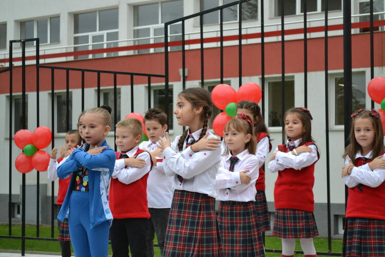 Наситени с емоции и добри дела дни на самоуправление в „Славейков“