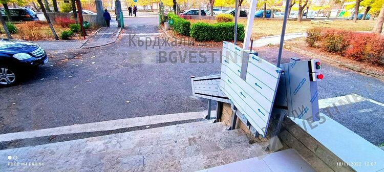 Болницата в Момчилград е вече с рампа за пациенти с инвалидни колички