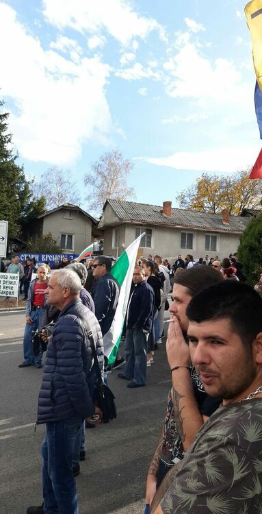 Протест затвори пътя Асеновград - Кърджали на разклона за село Горнослав