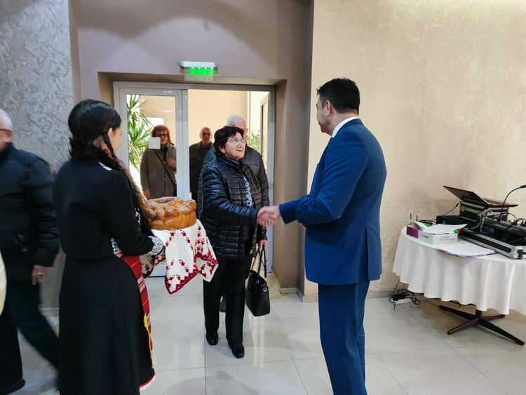 В Деня на християнското семейство кмета Иво Димов посрещна 37 дълголетни семейни двойки