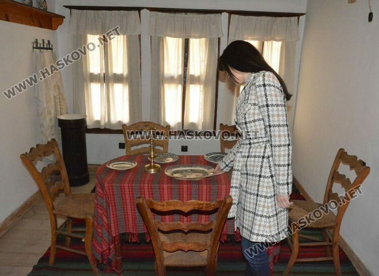 Кокони от старо Хасково показаха традициите в Паскалевата къща в Деня на християнското семейство