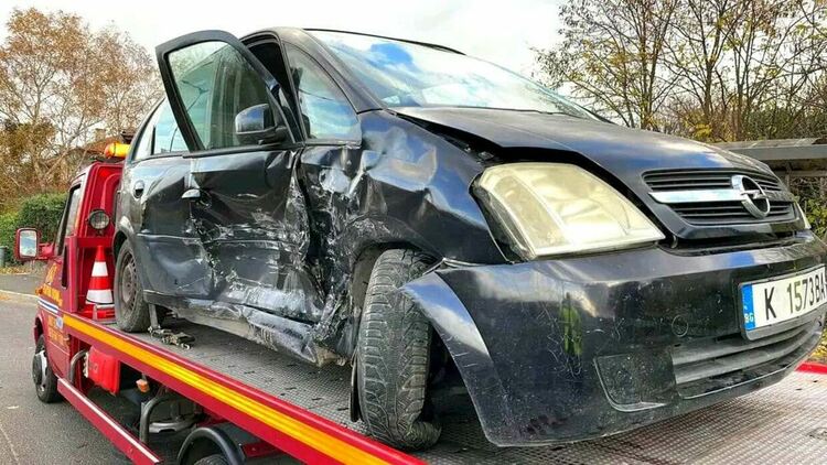 Два автомобила се сблъскаха на ул.&rdquo;Първи май&rdquo; в следобедните часове,бързо бе освободен  трафика