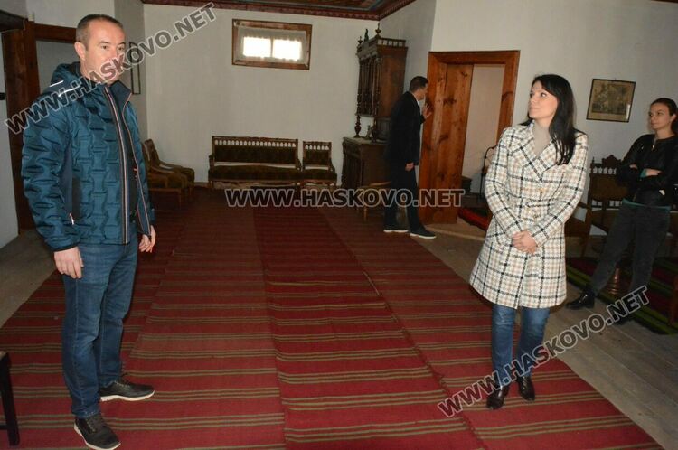 Кокони от старо Хасково показаха традициите в Паскалевата къща в Деня на християнското семейство