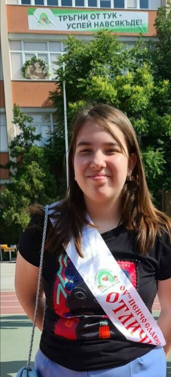 В Деня на християнското семейство 2 димитровградски ученички отличени от Православната църква за есе по темата