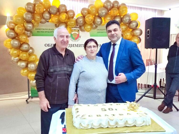 В Деня на християнското семейство кмета Иво Димов посрещна 37 дълголетни семейни двойки