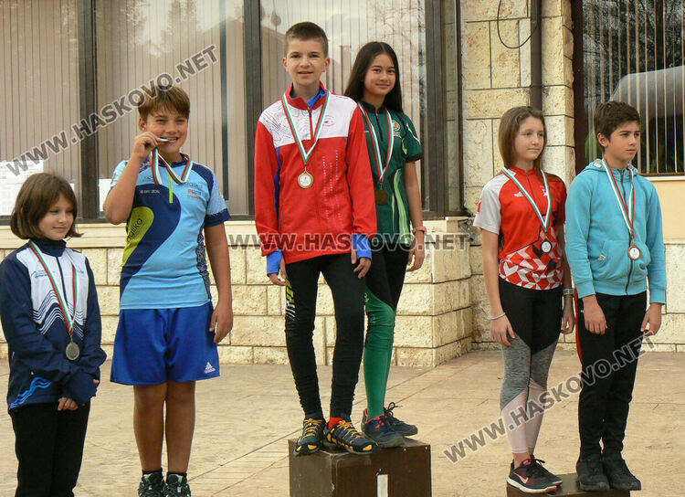 Два медала в спортното ориентиране за  Елица Ксиаопу 