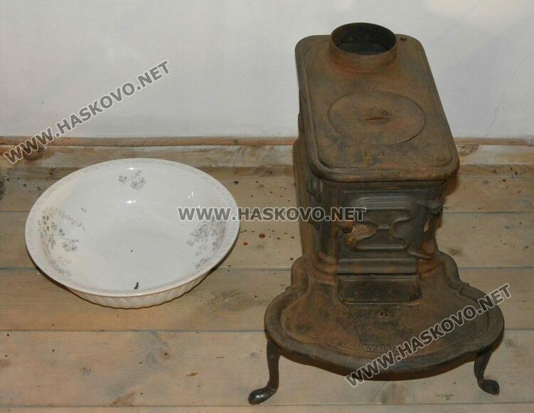 Кокони от старо Хасково показаха традициите в Паскалевата къща в Деня на християнското семейство