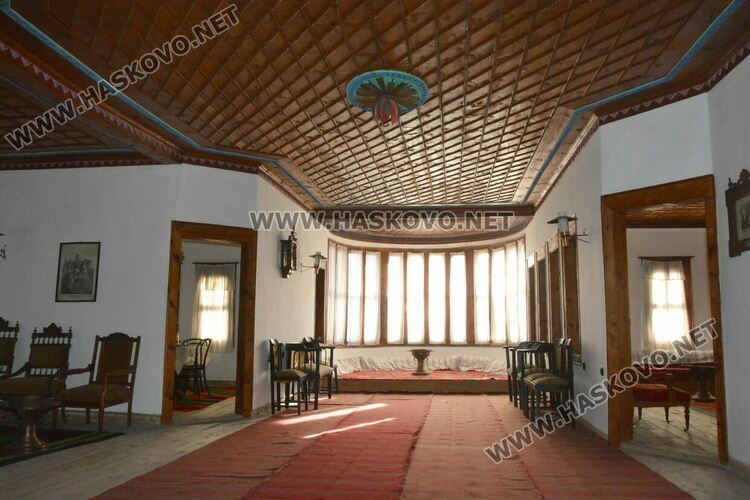 Кокони от старо Хасково показаха традициите в Паскалевата къща в Деня на християнското семейство