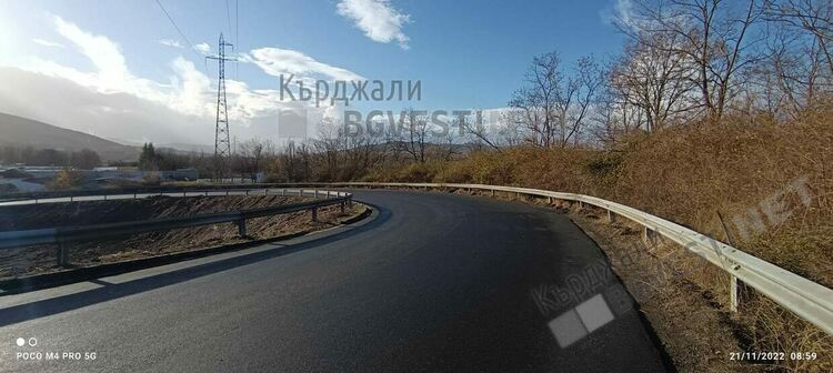 Асфалтират пътя за Дамбалъ от разклона за Груево