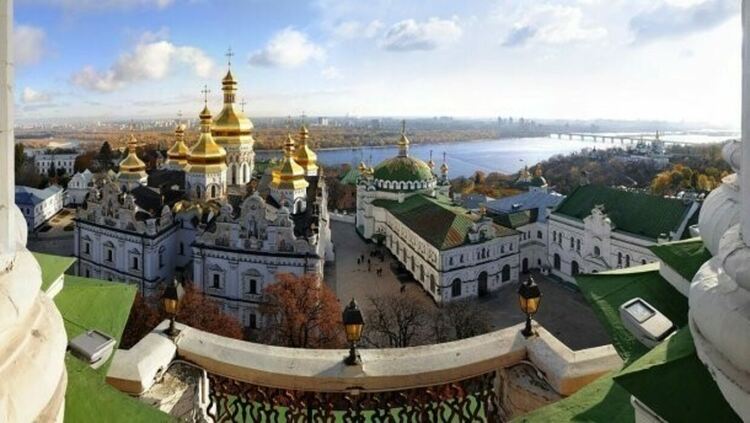 Украинските спецслужби претърсват Киевско-Печорската лавра