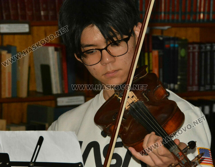 Мина Карагьозова представи „Веселата страна на живота“