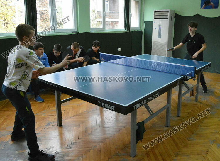 Приключиха ученическите първенства по бадминтон и тенис на маса, ПМГ и „Рилски“ с по две титли