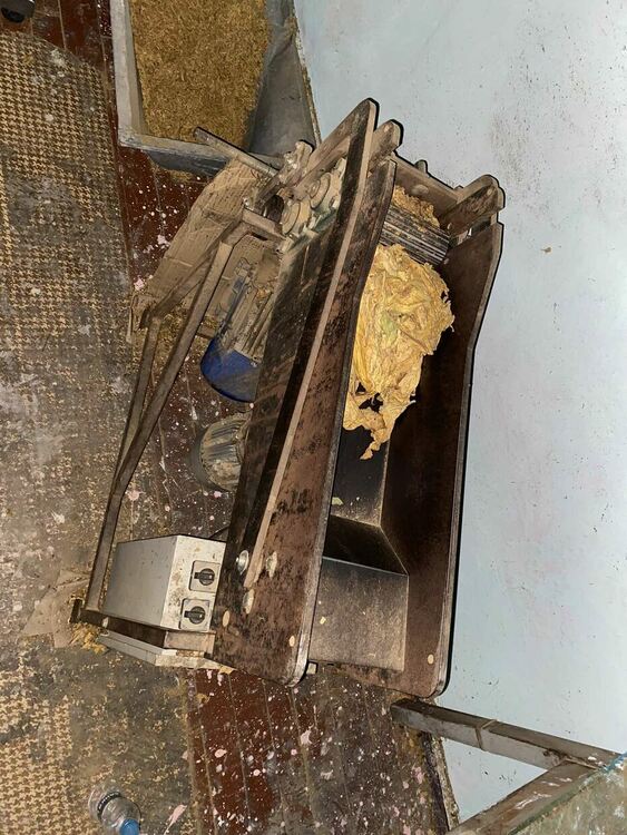 Икономическа полиция и първомайски полицаи задържаха двама мъже с 300 кг тютюн