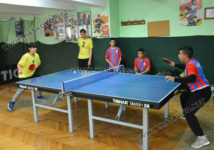 Приключиха ученическите първенства по бадминтон и тенис на маса, ПМГ и „Рилски“ с по две титли