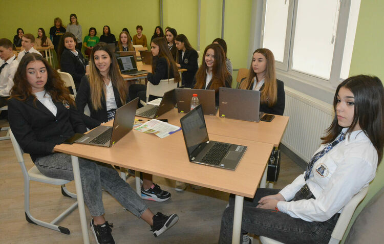 Откриха Център за експериментална работа в Езиковата гимназия в Хасково