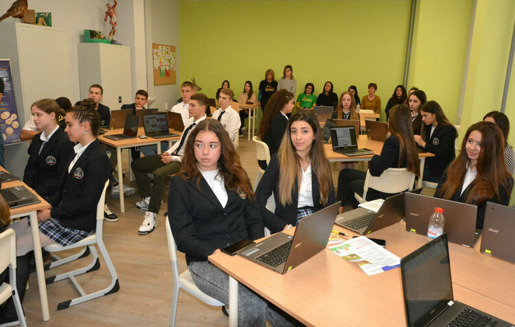 Откриха Център за експериментална работа в Езиковата гимназия в Хасково