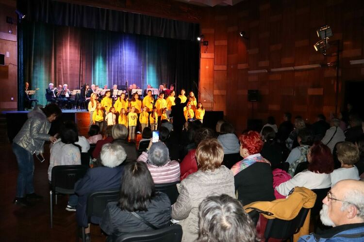 Духов оркестър Хасково и хор „Орфей“ представиха златните български популярни песни