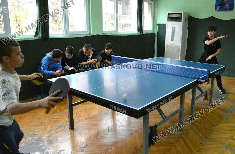 Приключиха ученическите първенства по бадминтон и тенис на маса, ПМГ и „Рилски“ с по две титли