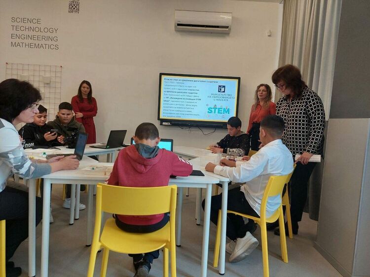 STEM център изградиха в училището в гр. Меричлери