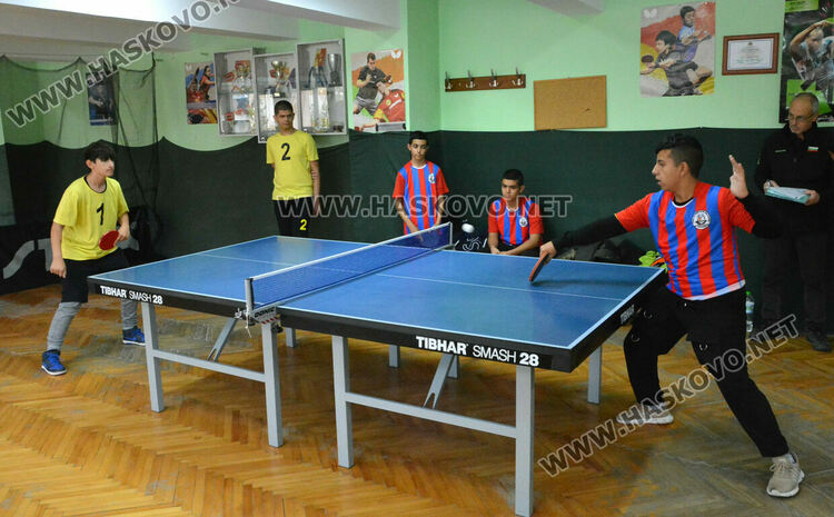 Приключиха ученическите първенства по бадминтон и тенис на маса, ПМГ и „Рилски“ с по две титли